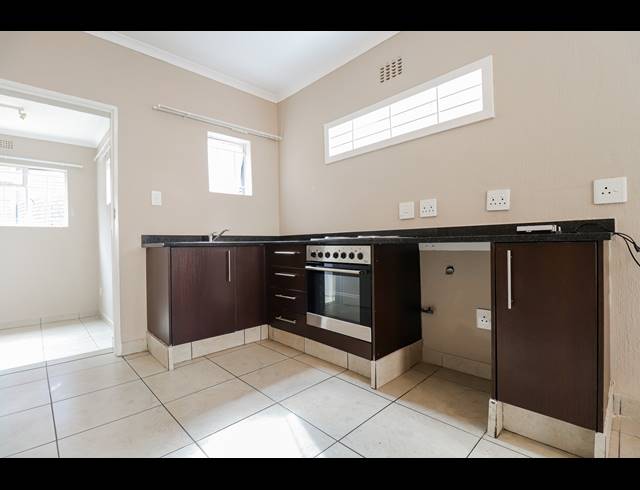 5 BEDROOM SECTIONAL TITLE FOR SALE IN BRAMLEY NORTH